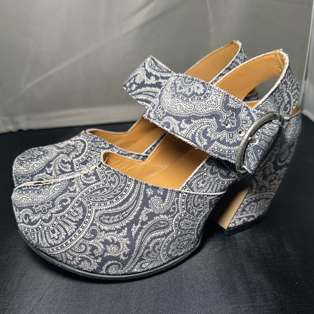 John Fluevog PREPARE
GUIDE
PLATFORM MARY JANE HEEL size 6